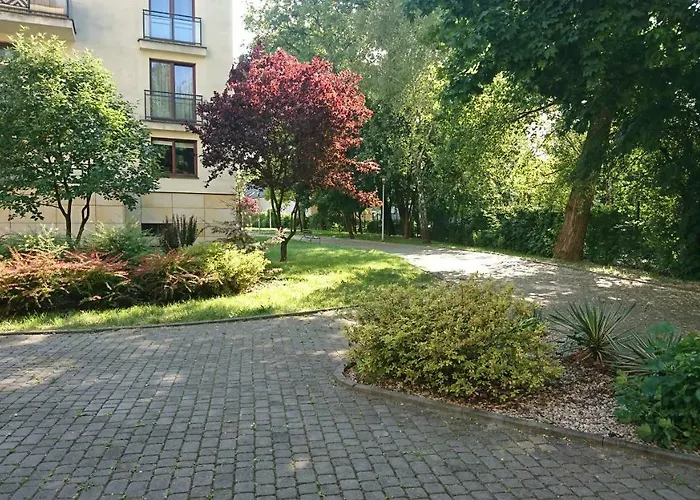 Quiet And Spacious With Garage Option