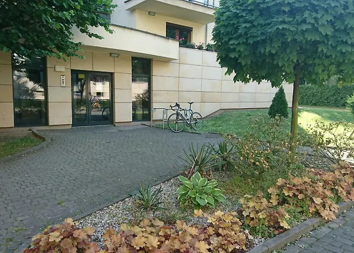 Quiet And Spacious With Garage Option