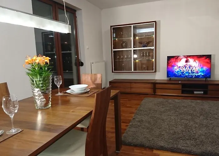 Quiet And Spacious With Garage Option